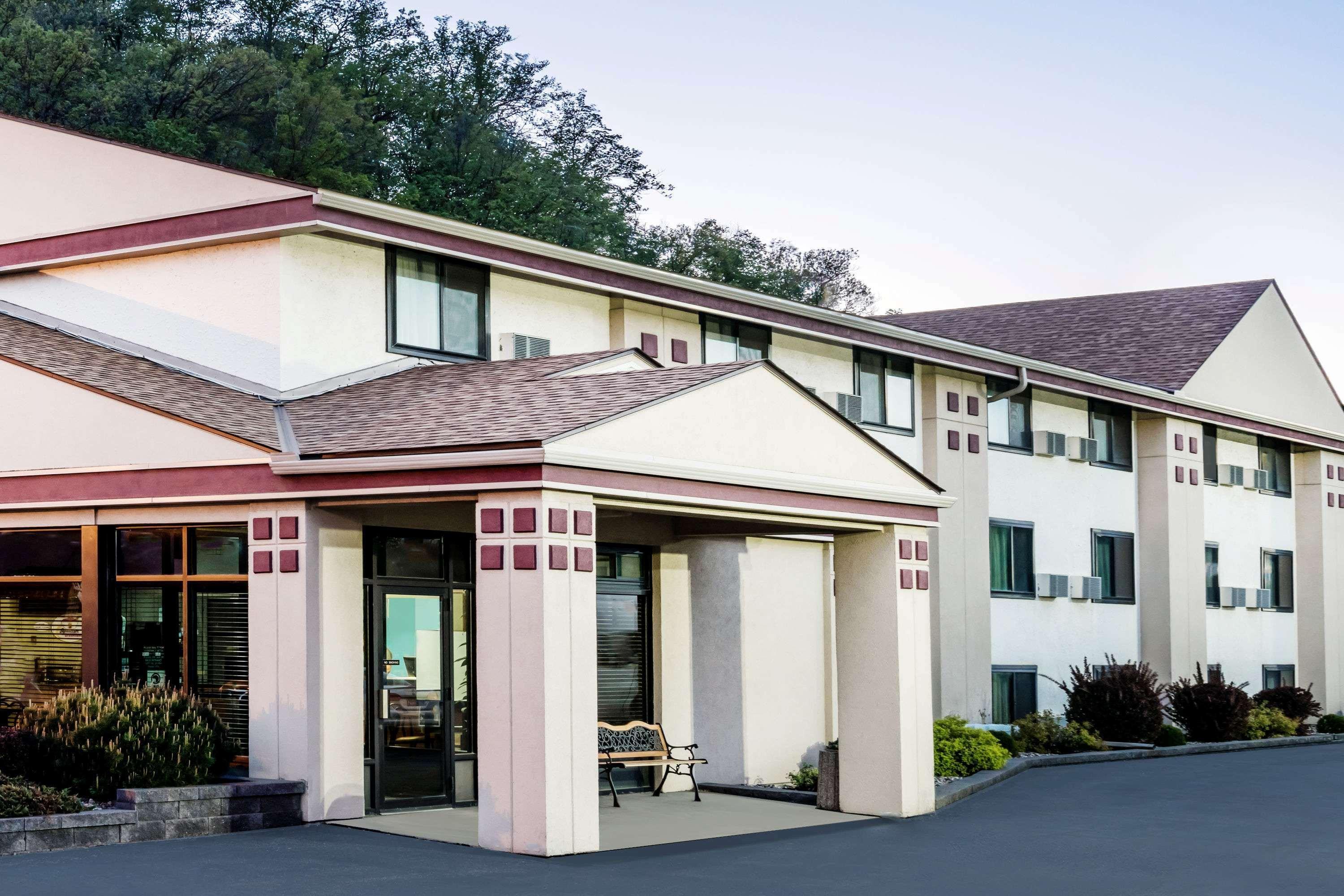 Super 8 By Wyndham Mankato Hotel Exterior photo
