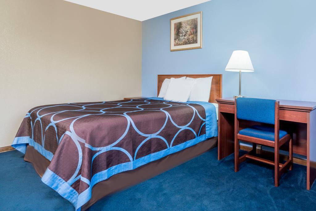 Super 8 By Wyndham Mankato Hotel Room photo